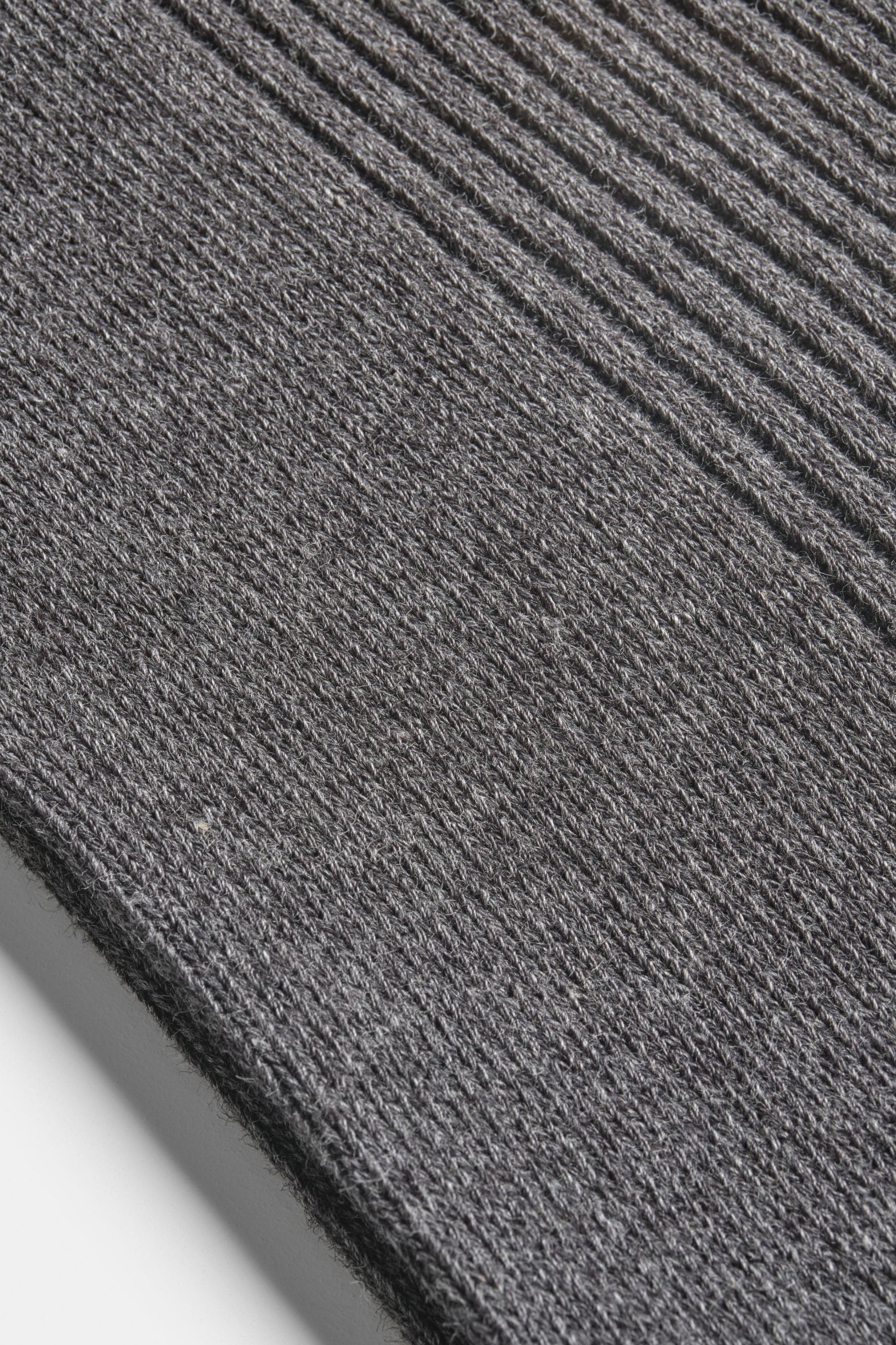 THE CAMEO RIBBED ANKLE SOCKS